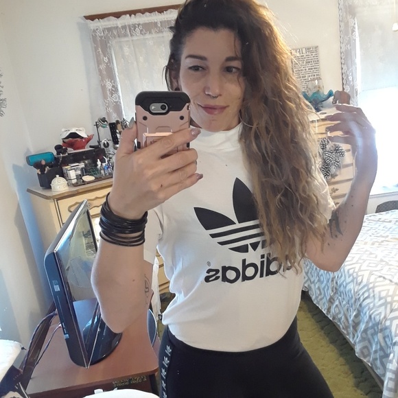 Meet Destination Unknown's hed space cadet, Raquel - Picture 6 of 8